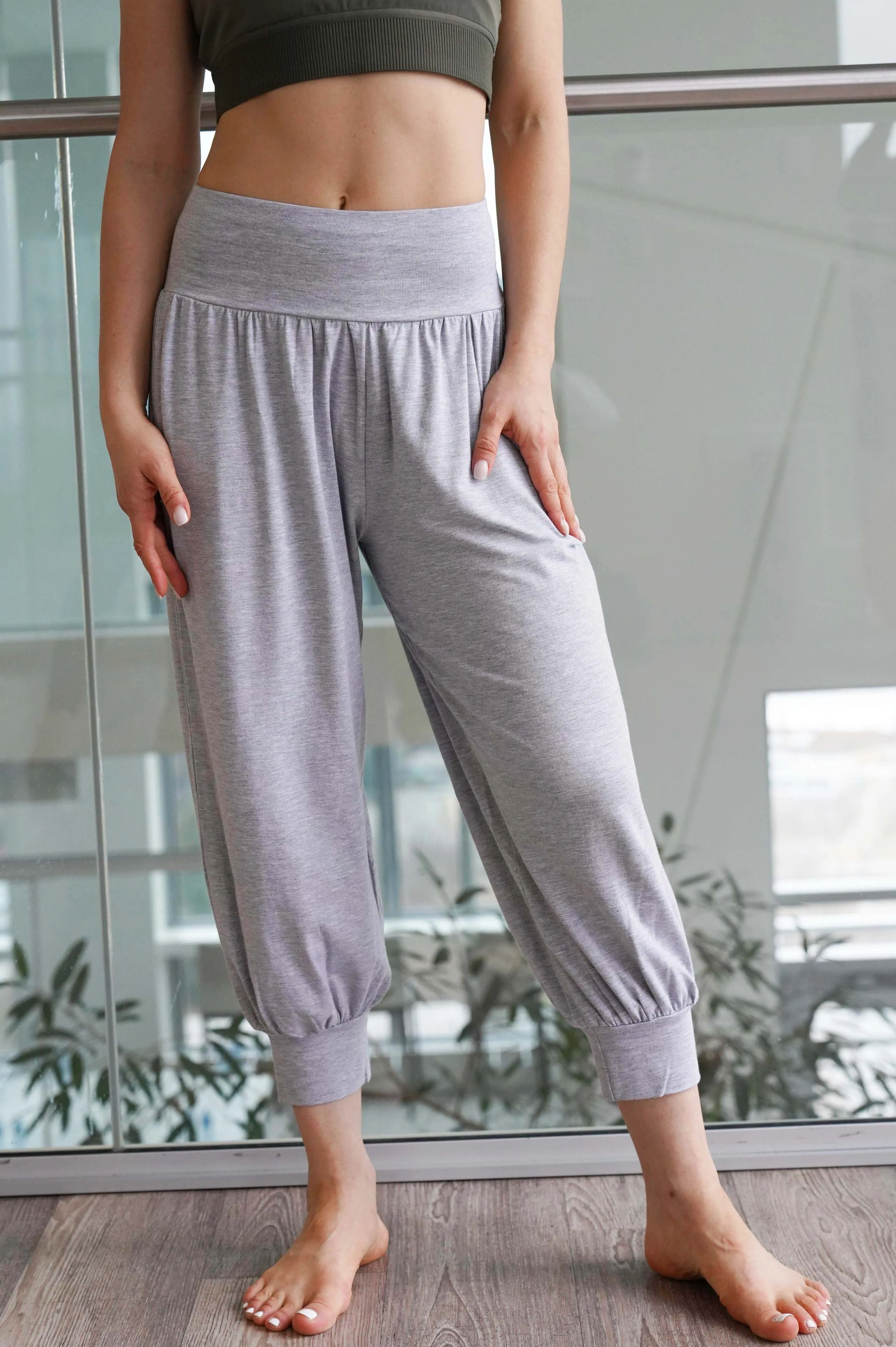 ROSY BAMBOO-BLEND CAPRIS